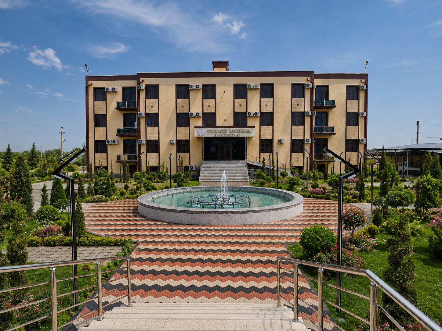 Sanatoriya binosining old tomoni