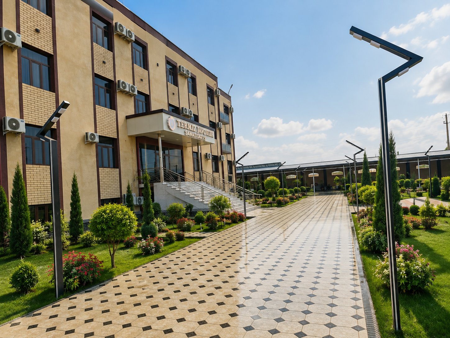 Sanatoriya chap tomondan ko‘rinishi